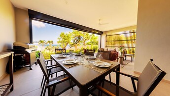 Beach and Mountain by Horizon Holidays