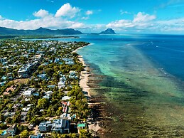 Beach and Mountain by Horizon Holidays