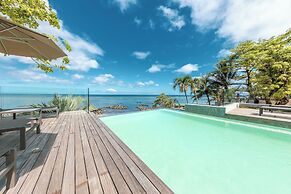 Beach and Mountain by Horizon Holidays