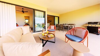 Beach and Mountain by Horizon Holidays