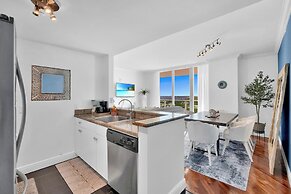 Fabulous 2-Bedroom in the Heart of Grove