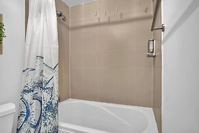 Fabulous 2-Bedroom in the Heart of Grove