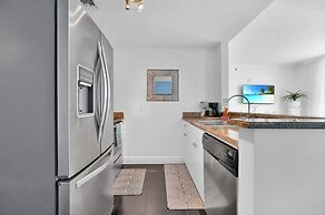 Fabulous 2-Bedroom in the Heart of Grove