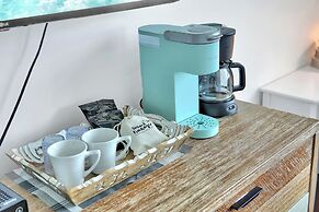 Fabulous 2-Bedroom in the Heart of Grove