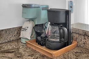 Fabulous 2-Bedroom in the Heart of Grove