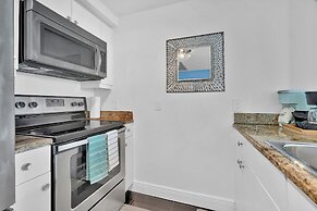 Fabulous 2-Bedroom in the Heart of Grove