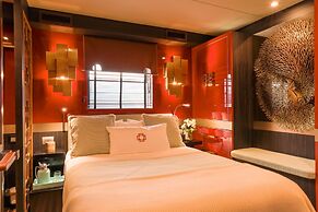 House of Hütter - Floating Home Goldfinger