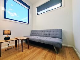 Rosie Townhouse - Modern and Comfortable Home