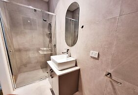 Rosie Townhouse - Modern and Comfortable Home