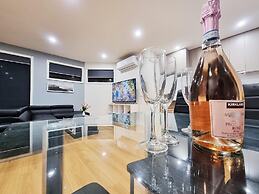 Rosie Townhouse - Modern and Comfortable Home