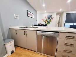 Rosie Townhouse - Modern and Comfortable Home