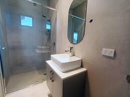 Rosie Townhouse - Modern and Comfortable Home