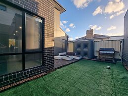 Rosie Townhouse - Modern and Comfortable Home