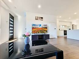 Brand new House - Modern Home in Great Location