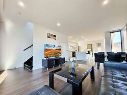 Brand new House - Modern Home in Great Location