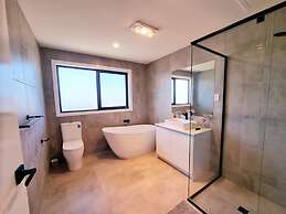 Brand new House - Modern Home in Great Location