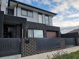 Brand new House - Modern Home in Great Location