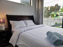 Rosie Townhouse at Gordon - Prime Location