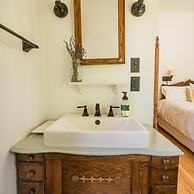 Charlie Room BW Boutique Hotel