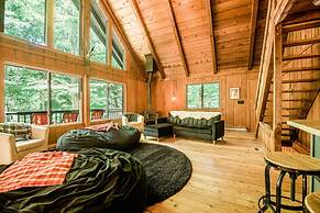 Northern Nights Chalet by Wanderlust Abodes