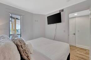 Sunset on the Bay Designer Condo Private Balcony