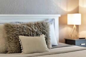 Sunset on the Bay Designer Condo Private Balcony