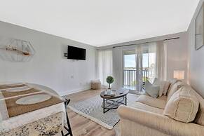 Sunset on the Bay Designer Condo Private Balcony