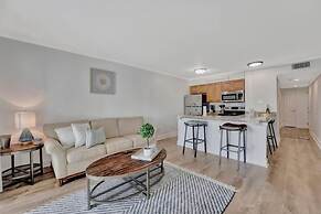 Sunset on the Bay Designer Condo Private Balcony