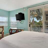 The Seashell Suite w Private Balcony Walk 2 Beach