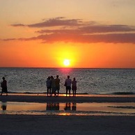 The Seashell Suite w Private Balcony Walk 2 Beach