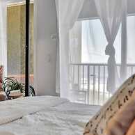 The Hemingway 2bd Tropical Elegance on the Water