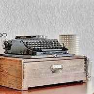 The Hemingway 2bd Tropical Elegance on the Water