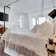 The Hemingway 2bd Tropical Elegance on the Water