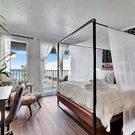 The Hemingway 2bd Tropical Elegance on the Water