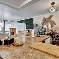 The Hemingway 2bd Tropical Elegance on the Water