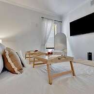 The Hemingway 2bd Tropical Elegance on the Water