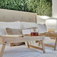 The Hemingway 2bd Tropical Elegance on the Water