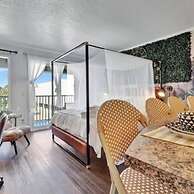 The Hemingway 2bd Tropical Elegance on the Water