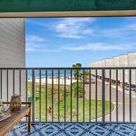 The Hemingway 2bd Tropical Elegance on the Water