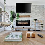 The Palm Exclusive Tropical Luxury on the Water