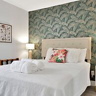 The Palm Exclusive Tropical Luxury on the Water