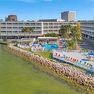 The Palm Exclusive Tropical Luxury on the Water