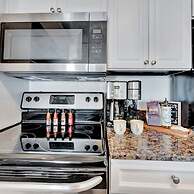 The Palm Exclusive Tropical Luxury on the Water