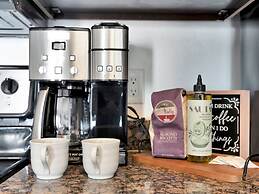 The Palm Exclusive Tropical Luxury on the Water