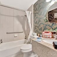 The Palm Exclusive Tropical Luxury on the Water