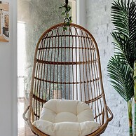 The Palm Exclusive Tropical Luxury on the Water