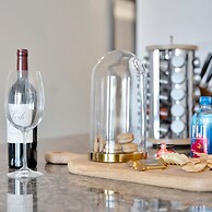 The Palm Exclusive Tropical Luxury on the Water