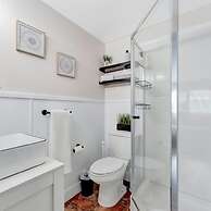 The Boho Waterview w Balcony BBQ Heated Pool