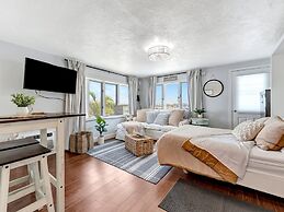 The Boho Waterview w Balcony BBQ Heated Pool