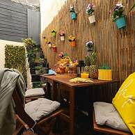 Short Walk to I360 and Beach 5 Condo With Patio